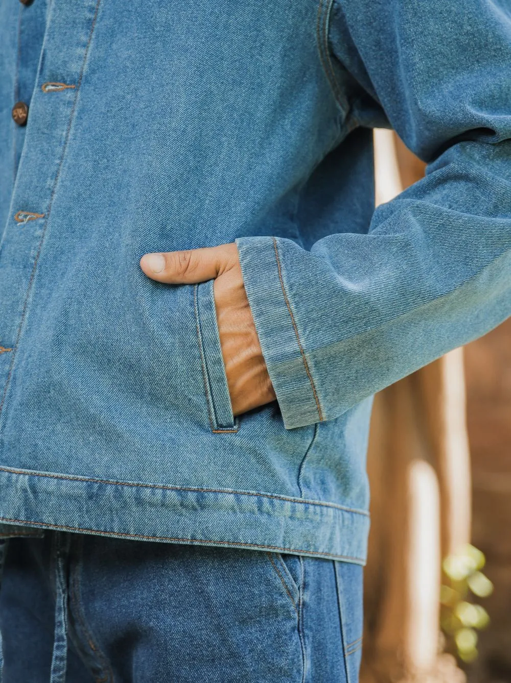 Classic Mid Blue Shacket & Blue Relax Jog Jeans Look