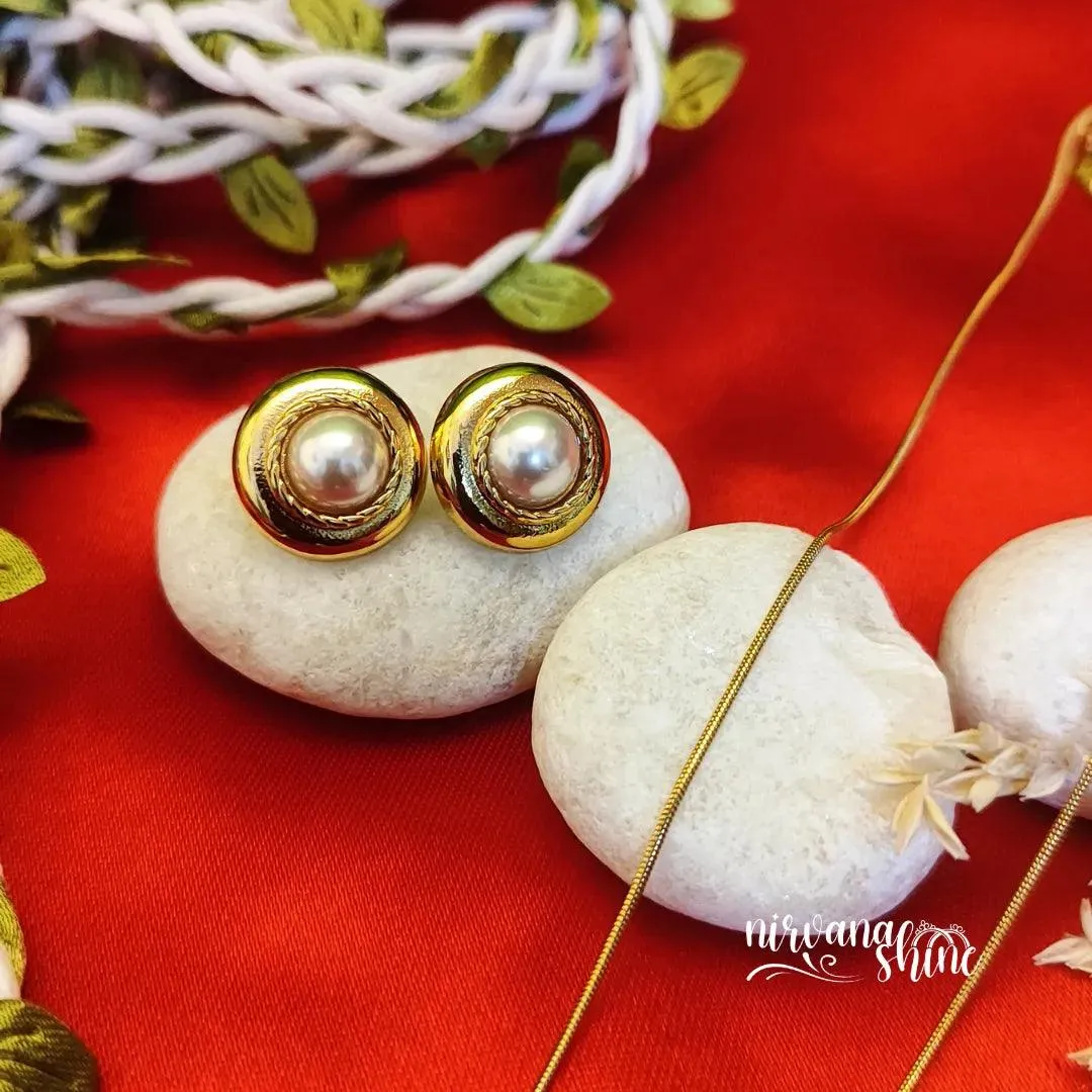 Gold-Tone Necklace and Earrings Set with Timeless Pearls