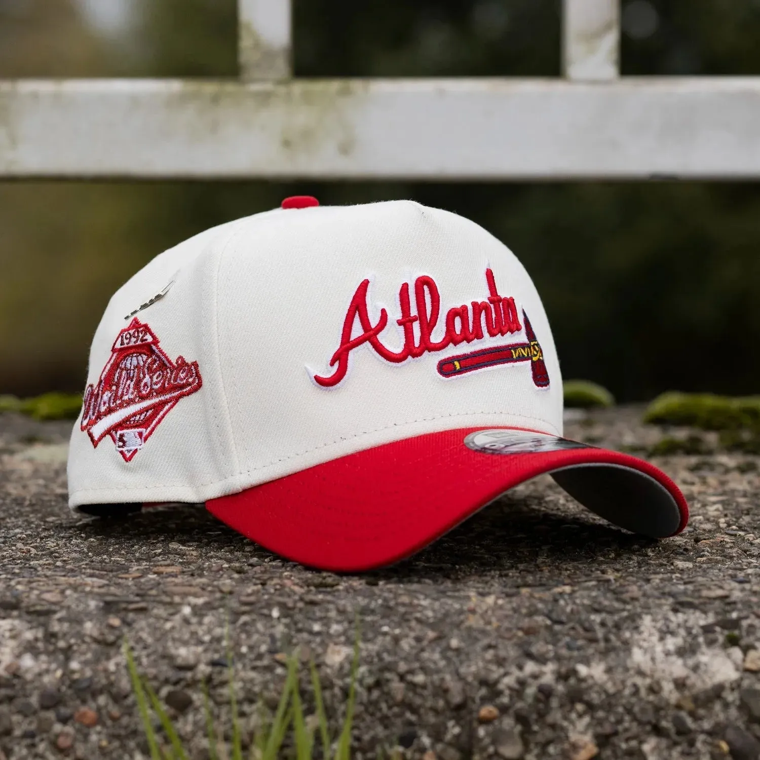 NEW ERA 9FORTY A-FRAME MLB ATLANTA BRAVES WORLD SERIES 1992 TWO TONE / GREY UV SNAPBACK