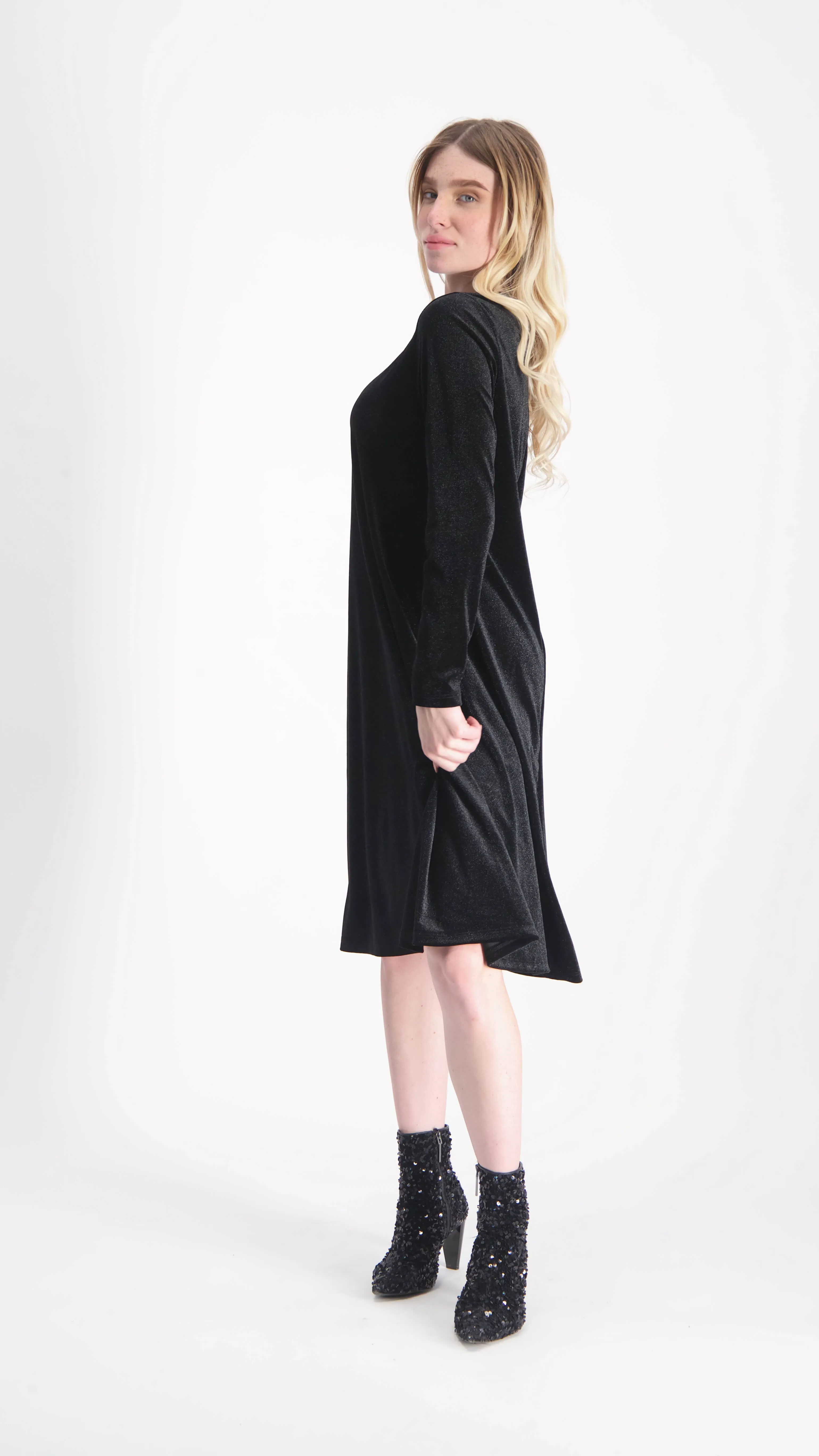 Velvet A-line Dress With Belt / Black Shine