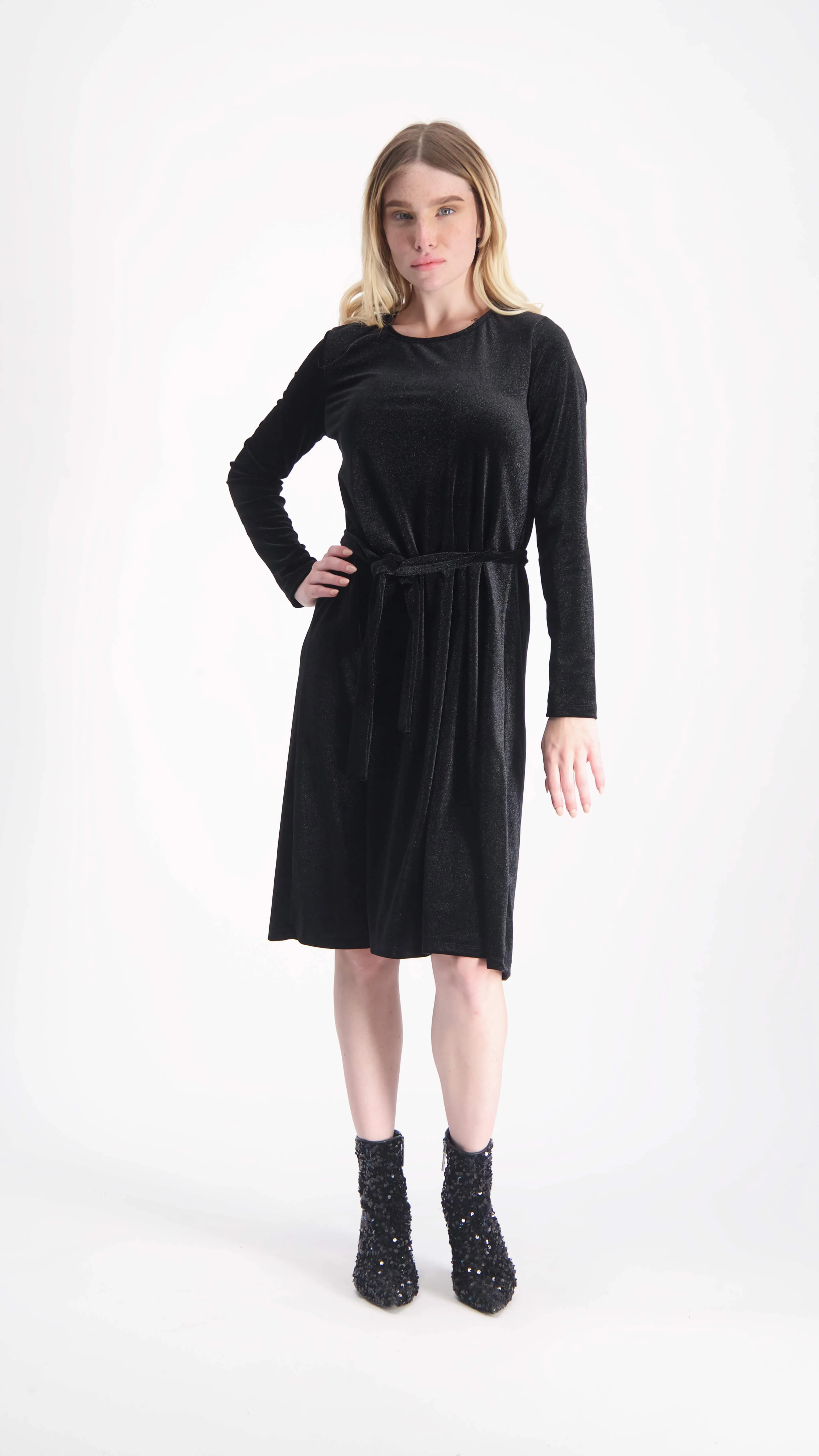 Velvet A-line Dress With Belt / Black Shine