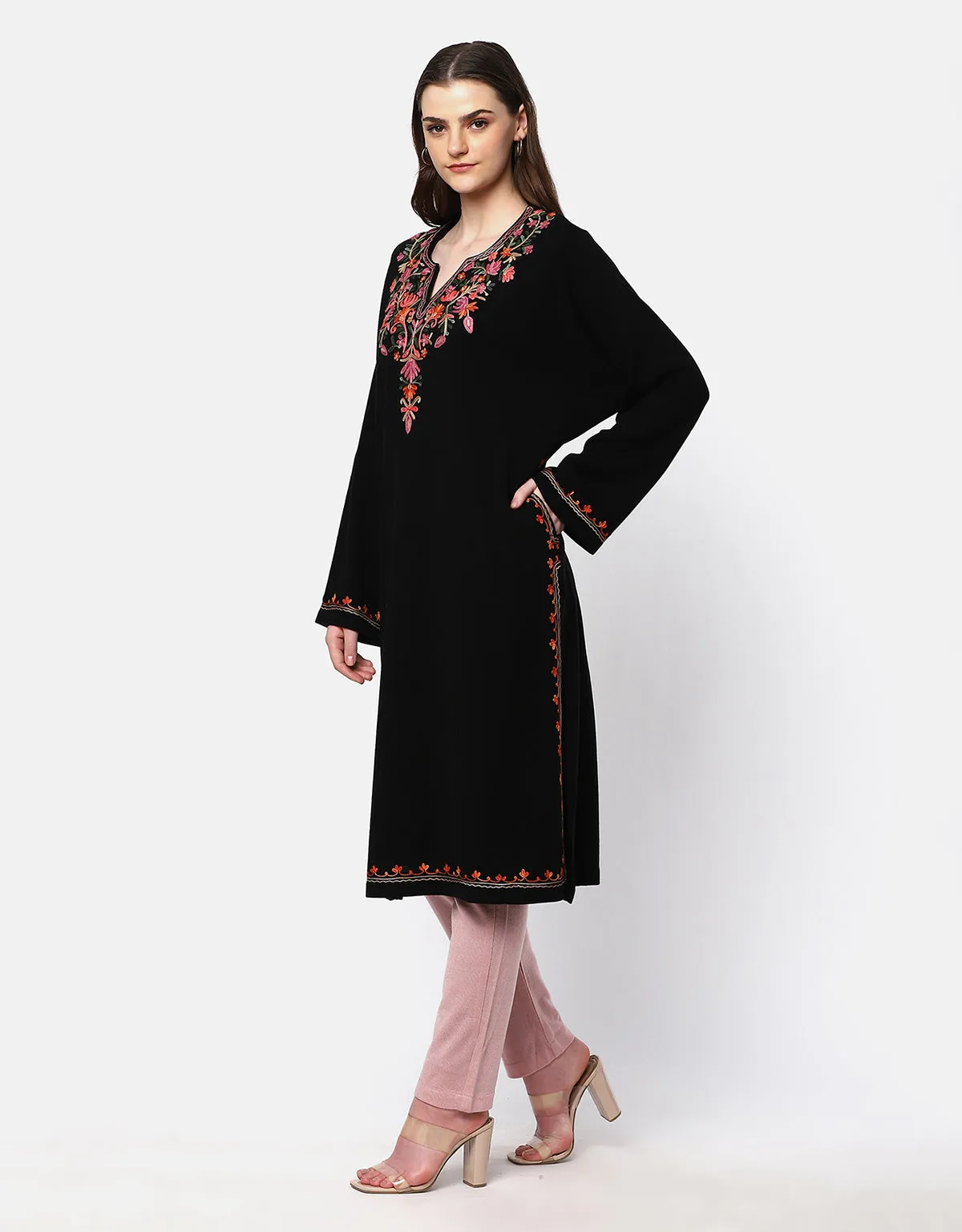 Women Woolen Kashmiri Embroidered Phiran